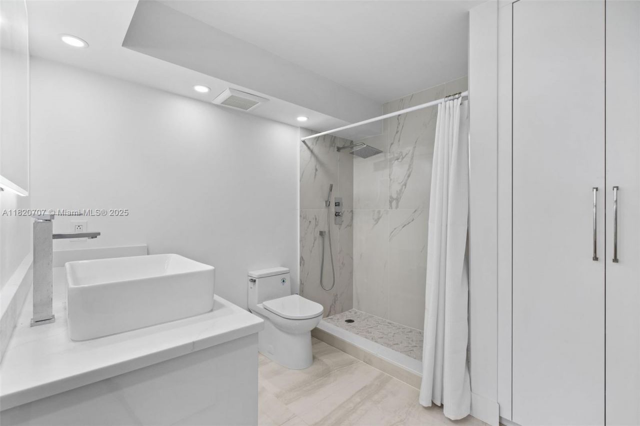 230 174th St, Unit 1119, Sunny Isles Beach, FL 33160 Photo