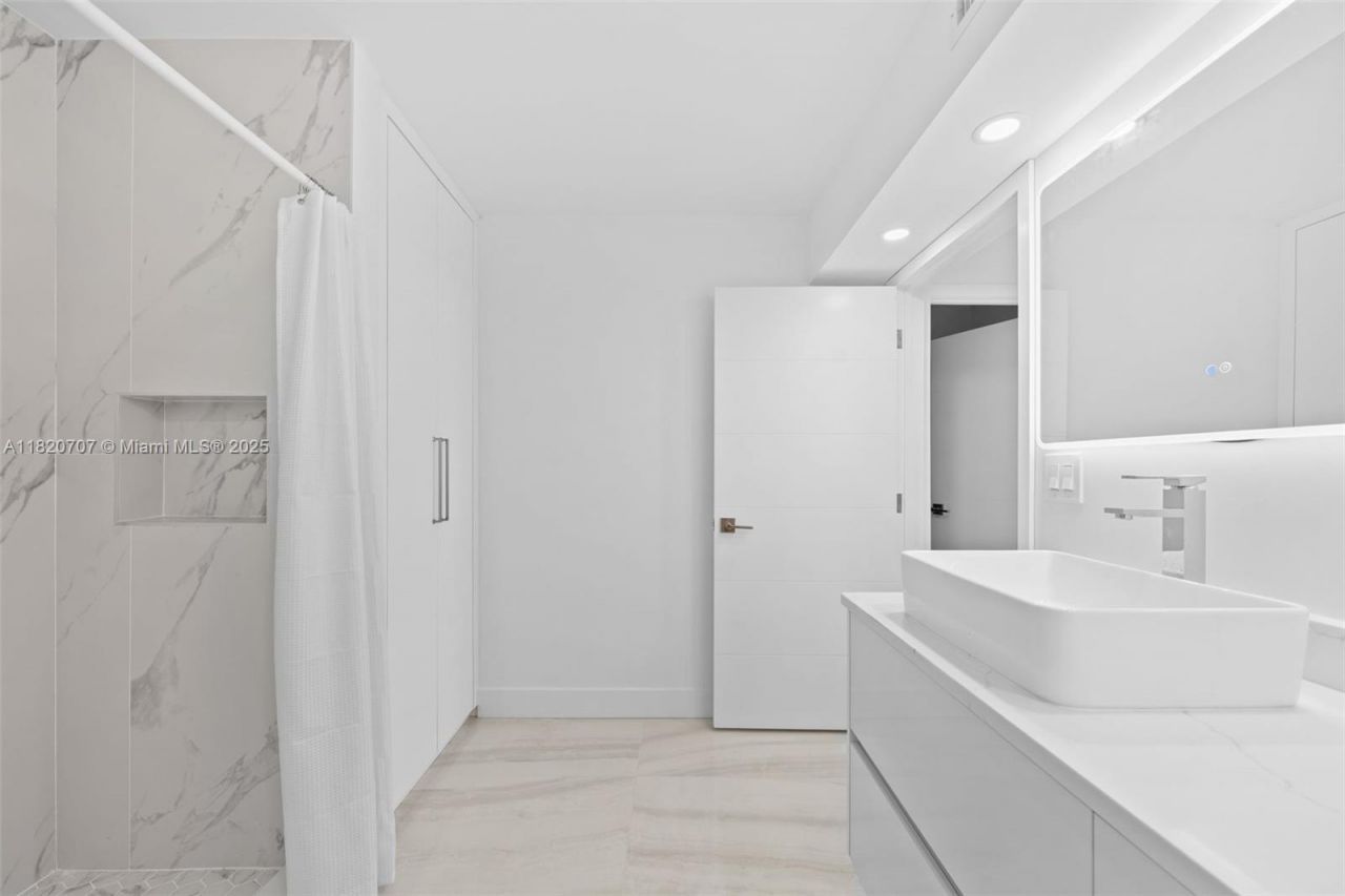 230 174th St, Unit 1119, Sunny Isles Beach, FL 33160 Photo