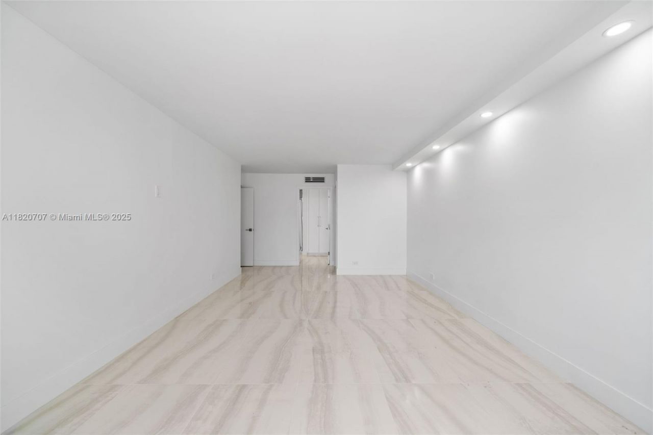 230 174th St, Unit 1119, Sunny Isles Beach, FL 33160 Photo