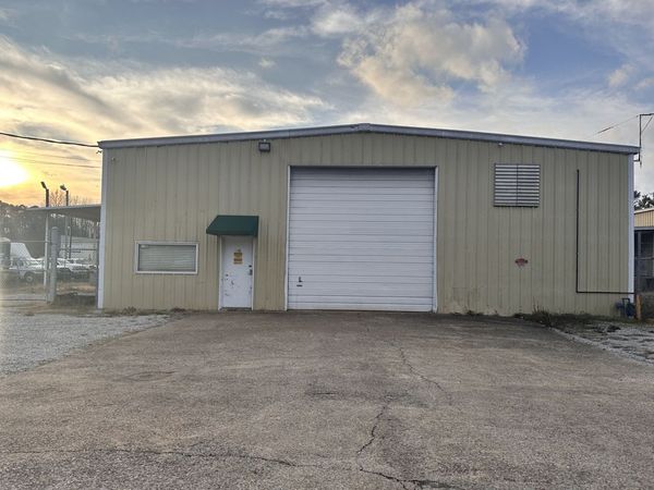 1105 Buffalo Rd, Lawrenceburg, TN 38464