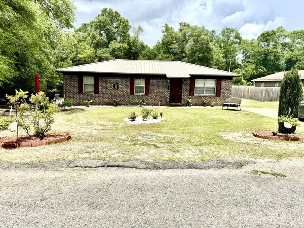 327 Vann Avenue, DeFuniak Springs, FL 32433