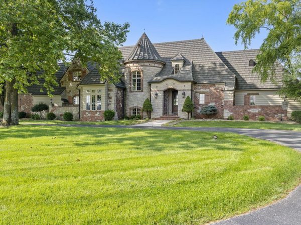 4156 E Division Street, Springfield, MO 65802