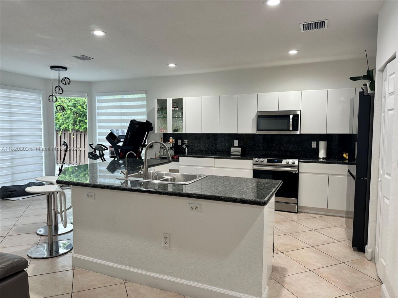 10873 NW 71st St, Doral, FL 33178 Photo