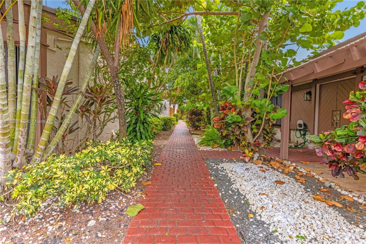 2627 S Parkview Dr, Unit 2627, Hallandale Beach, FL 33009 Photo