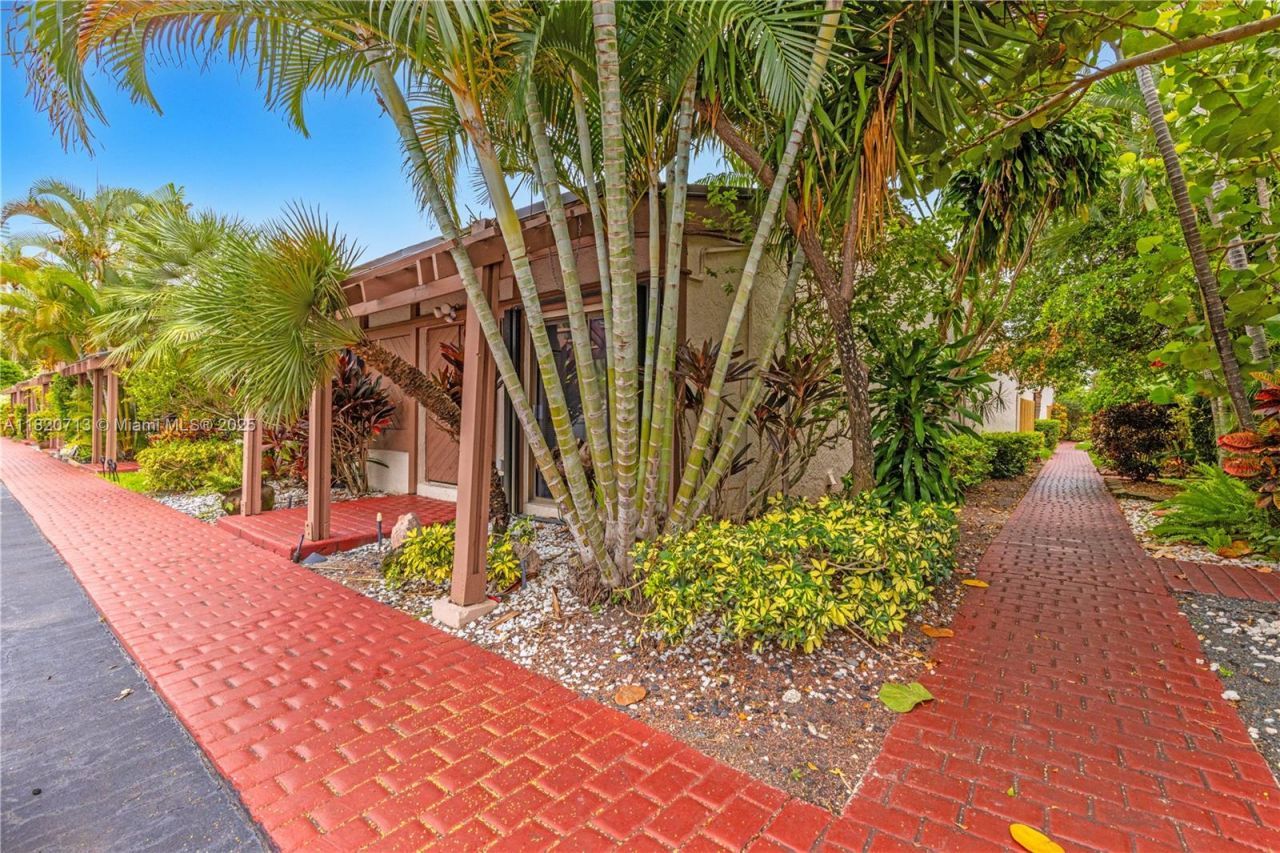 2627 S Parkview Dr, Unit 2627, Hallandale Beach, FL 33009 Photo