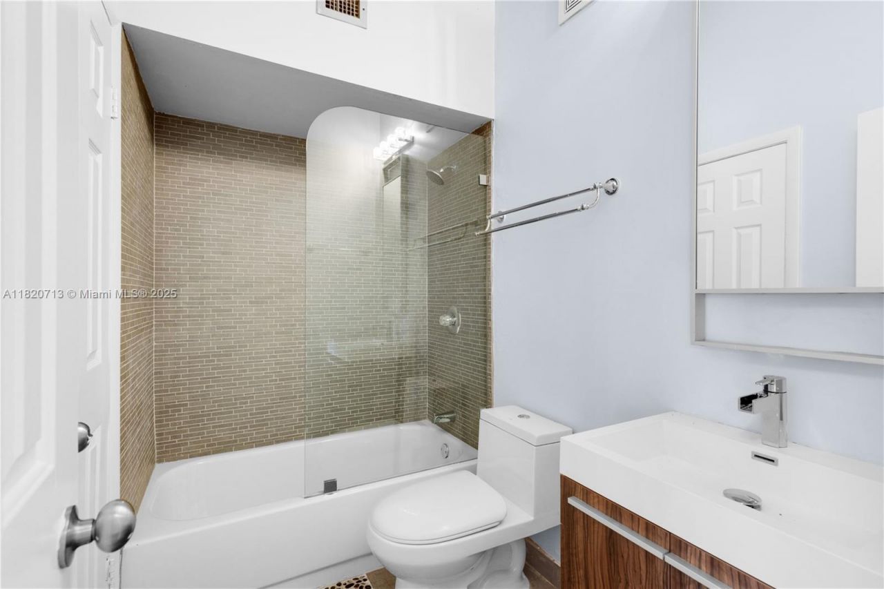 2627 S Parkview Dr, Unit 2627, Hallandale Beach, FL 33009 Photo