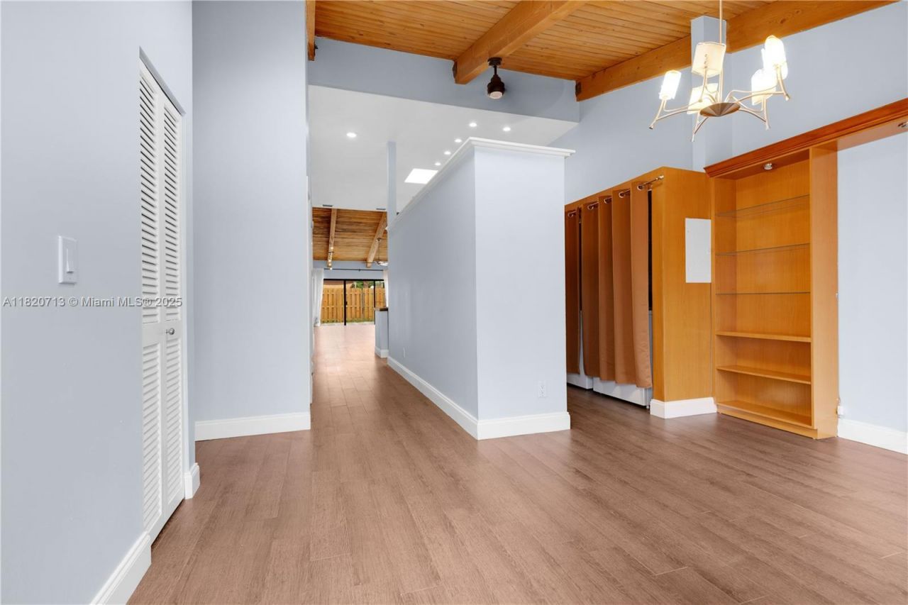 2627 S Parkview Dr, Unit 2627, Hallandale Beach, FL 33009 Photo