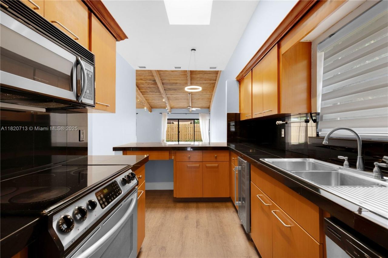 2627 S Parkview Dr, Unit 2627, Hallandale Beach, FL 33009 Photo