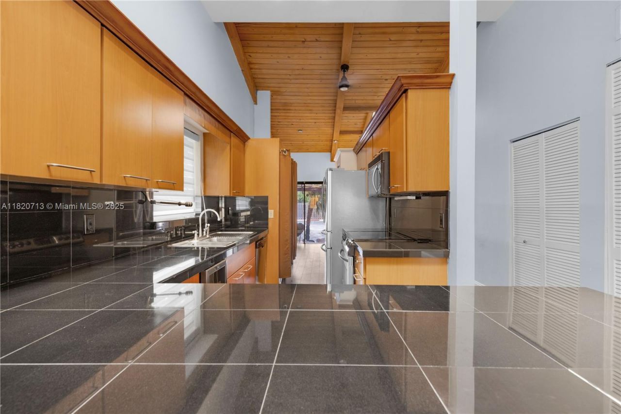 2627 S Parkview Dr, Unit 2627, Hallandale Beach, FL 33009 Photo