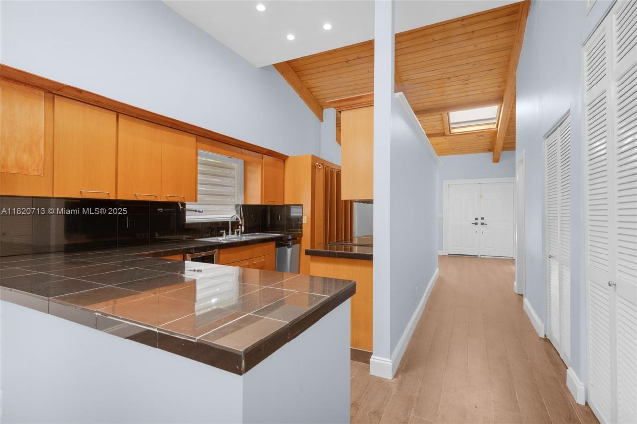 2627 S Parkview Dr, Unit 2627, Hallandale Beach, FL 33009 Photo