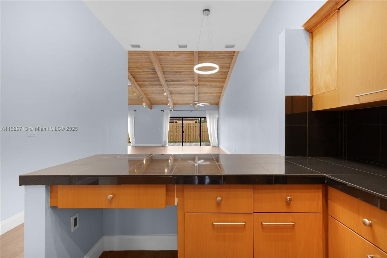 2627 S Parkview Dr, Unit 2627, Hallandale Beach, FL 33009 Photo