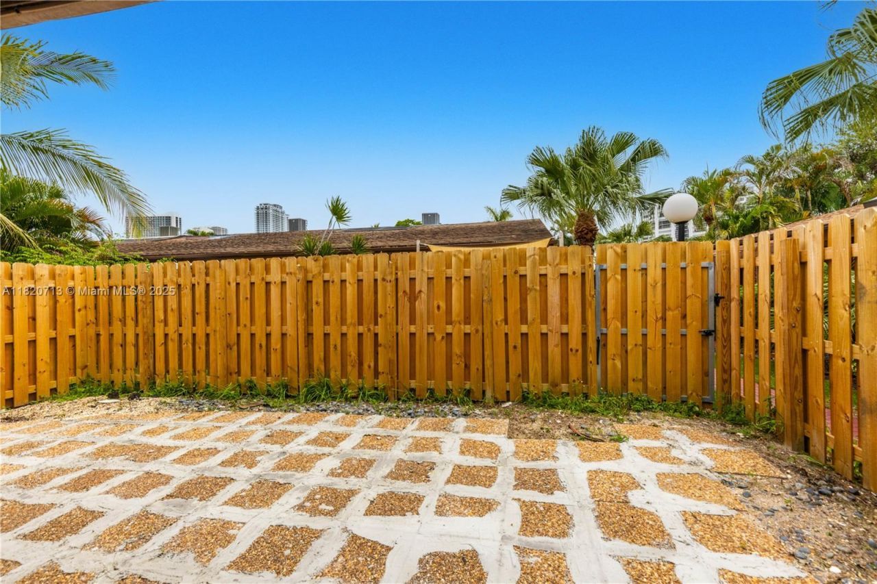 2627 S Parkview Dr, Unit 2627, Hallandale Beach, FL 33009 Photo