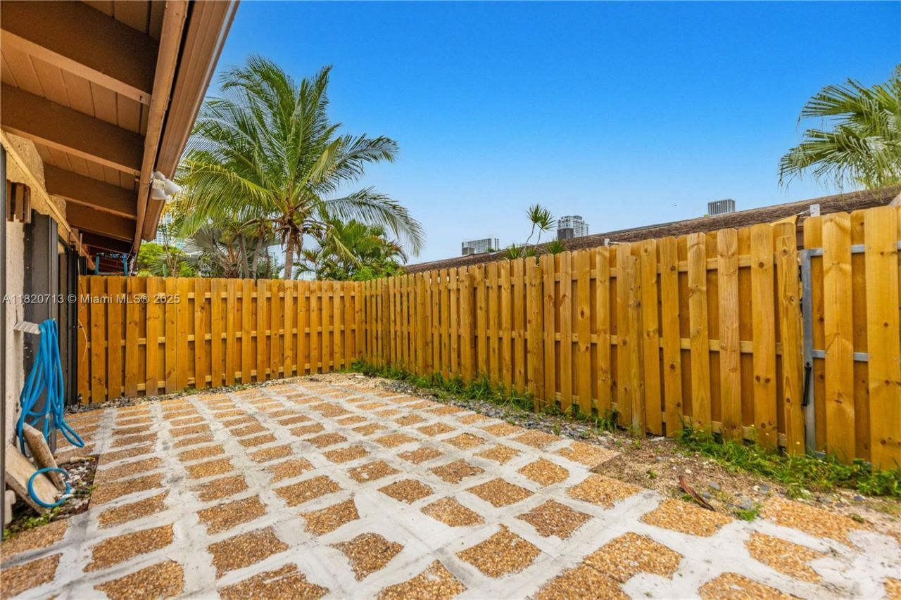 2627 S Parkview Dr, Unit 2627, Hallandale Beach, FL 33009 Photo