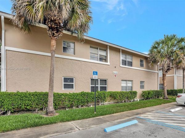 826 Twin Lakes Dr, Unit 18-D, Coral Springs, FL 33071