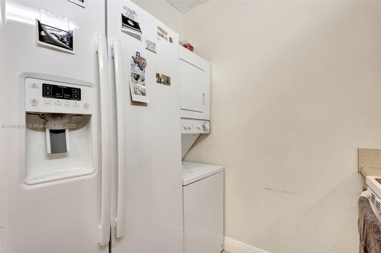 826 Twin Lakes Dr, Unit 18-D, Coral Springs, FL 33071 Photo