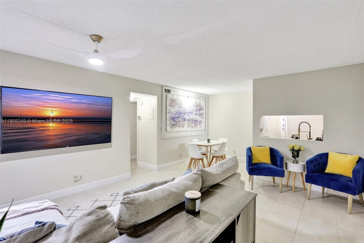 826 Twin Lakes Dr, Unit 18-D, Coral Springs, FL 33071 Photo