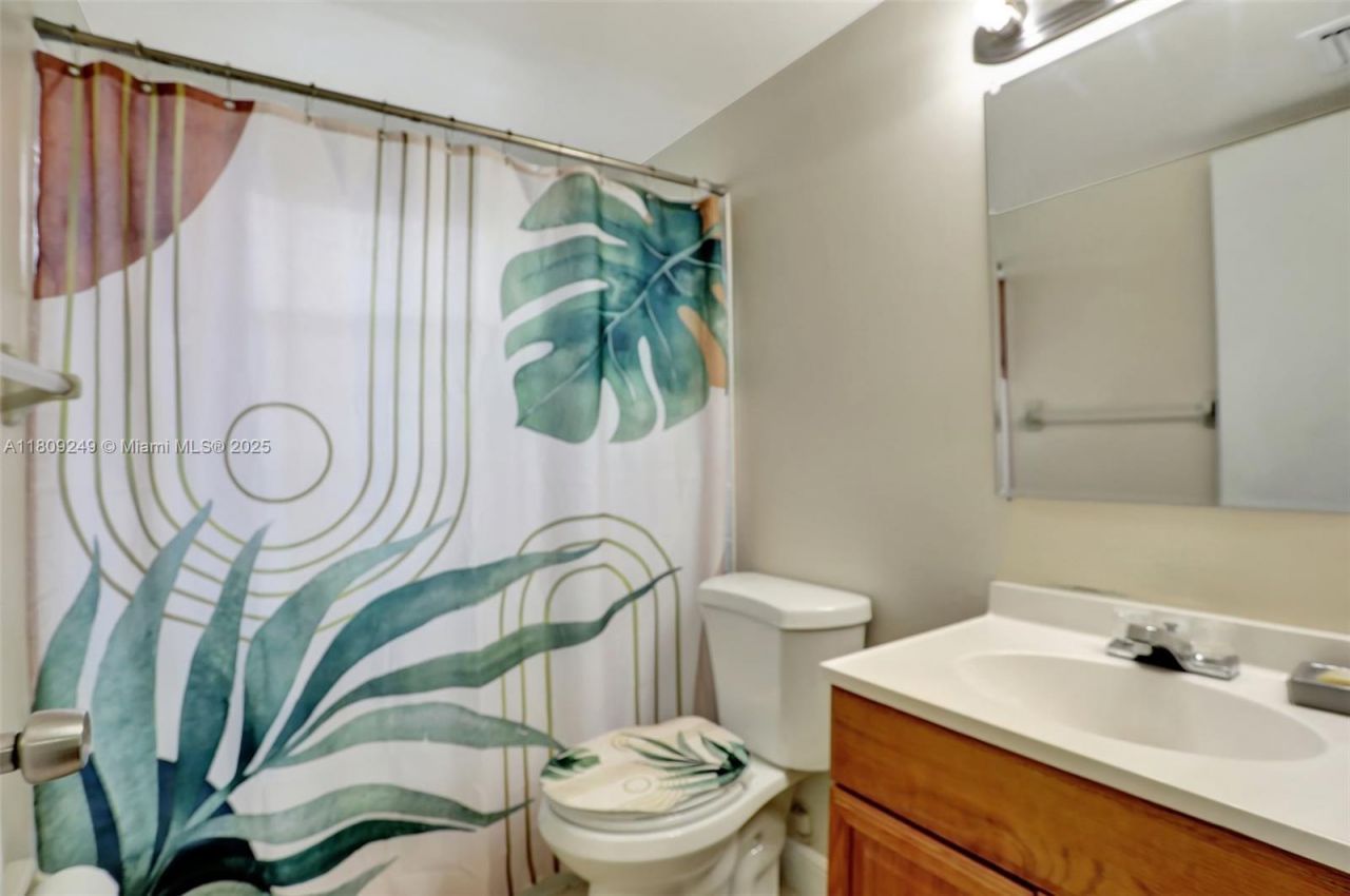 826 Twin Lakes Dr, Unit 18-D, Coral Springs, FL 33071 Photo