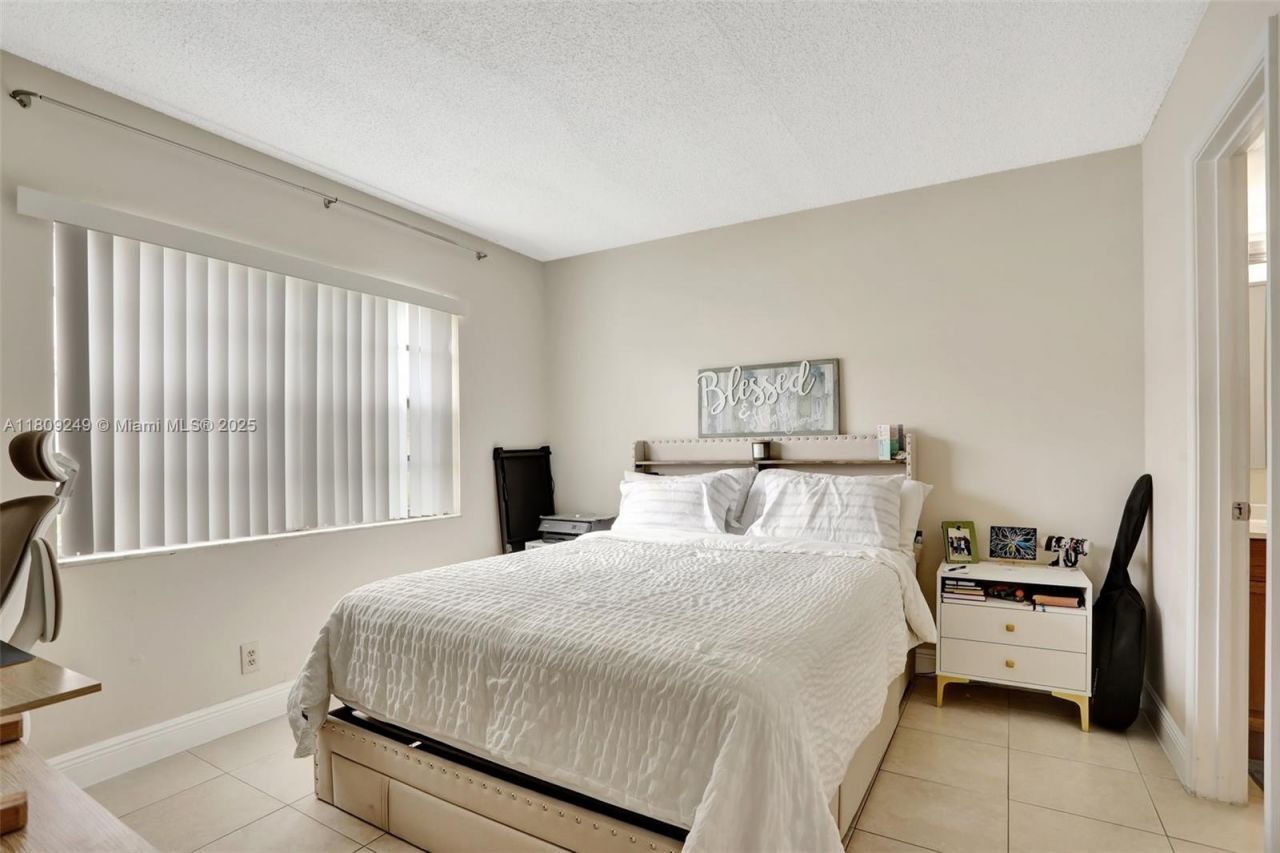 826 Twin Lakes Dr, Unit 18-D, Coral Springs, FL 33071 Photo