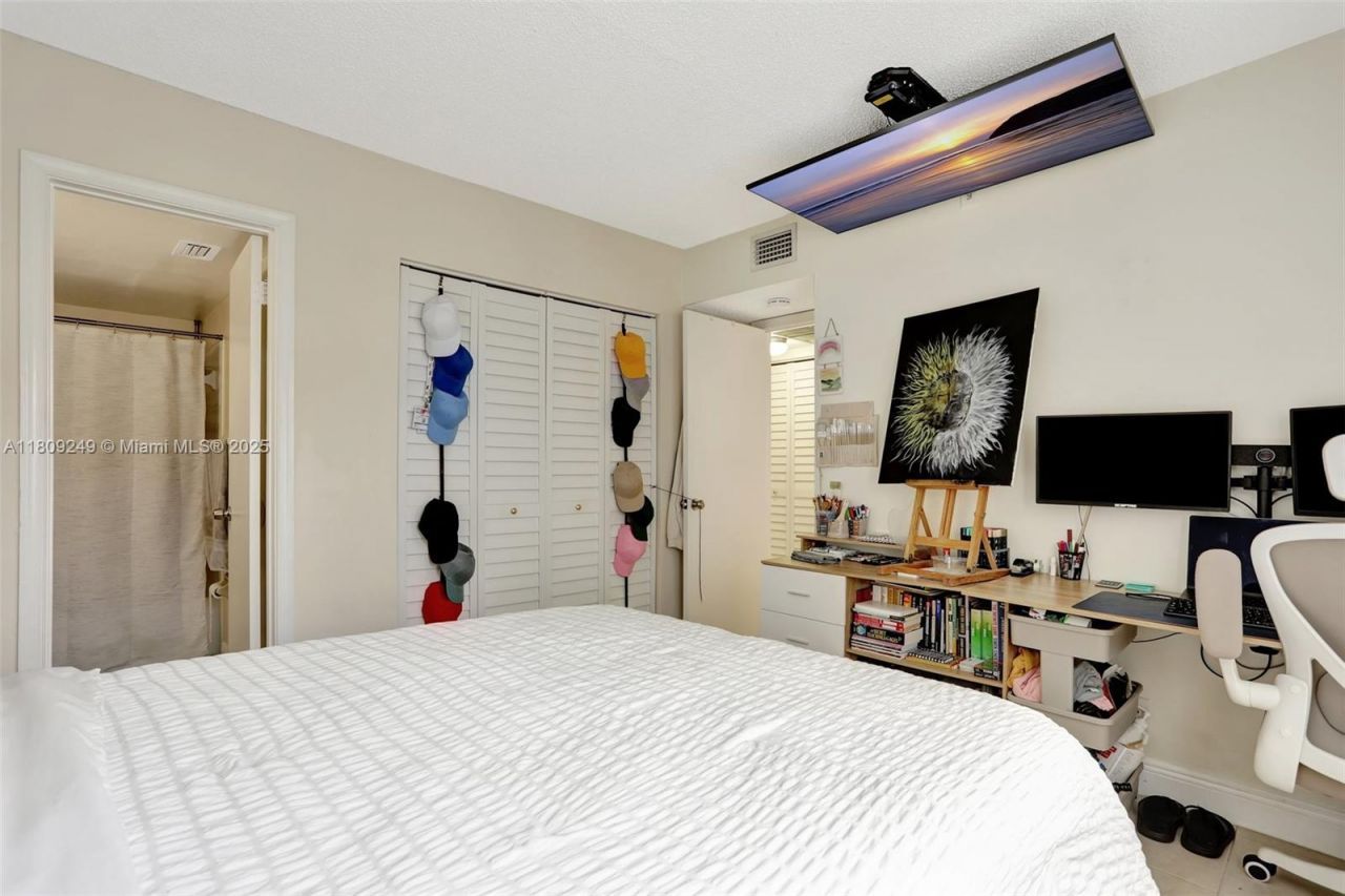 826 Twin Lakes Dr, Unit 18-D, Coral Springs, FL 33071 Photo