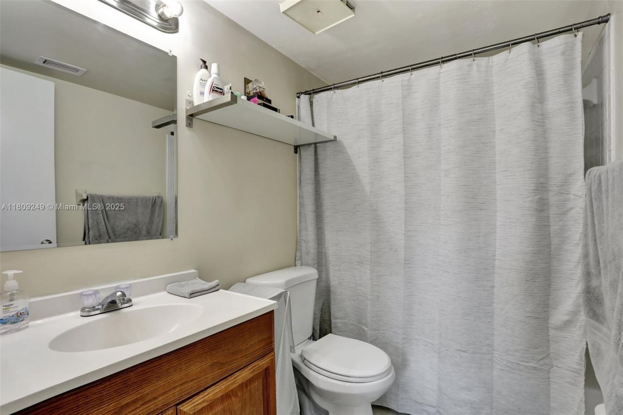 826 Twin Lakes Dr, Unit 18-D, Coral Springs, FL 33071 Photo