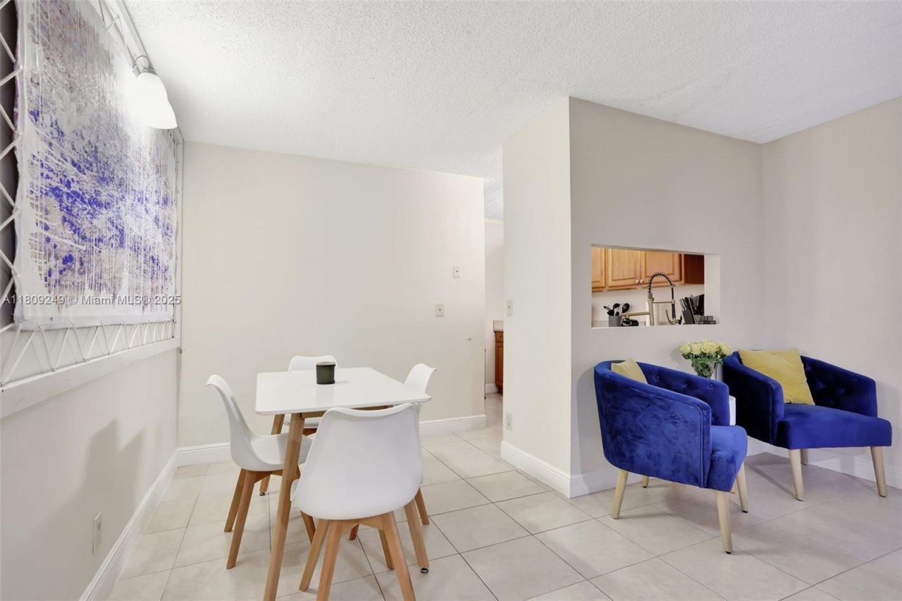 826 Twin Lakes Dr, Unit 18-D, Coral Springs, FL 33071 Photo