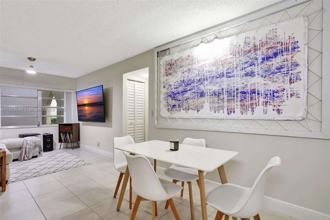 826 Twin Lakes Dr, Unit 18-D, Coral Springs, FL 33071 Photo