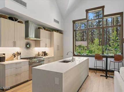 33 Beach Club Drive, Unit 506, Stateline, NV 89449 Photo