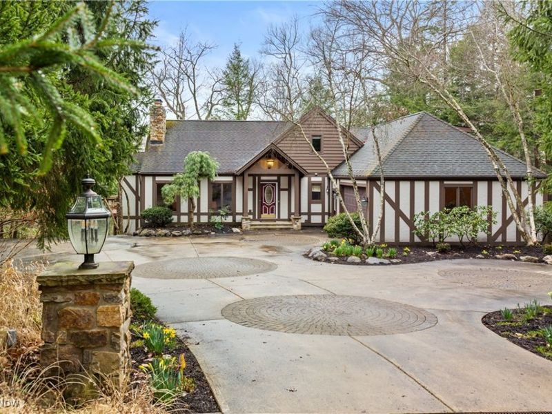 1364 Echo Glen, Gates Mills, OH 44040 Photo 1