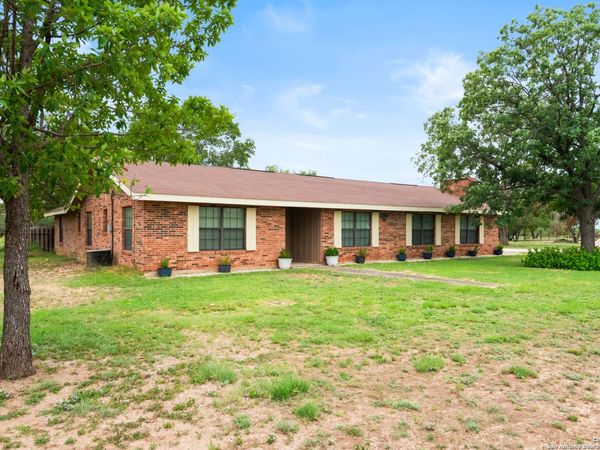 1373 County Road 373, Uvalde, TX 78801