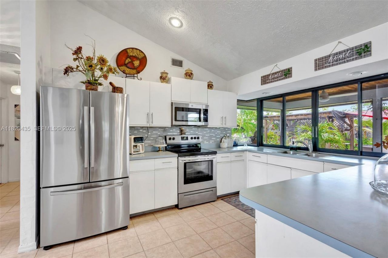 502 SE Guava Ter, Port Saint Lucie, FL 34983 Photo