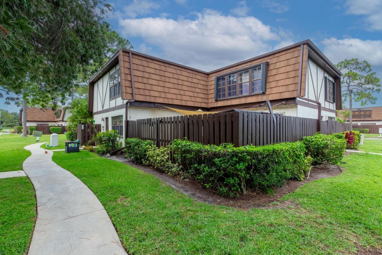 103 Weybridge C Circle, Unit C, Royal Palm Beach, FL 33411 Photo
