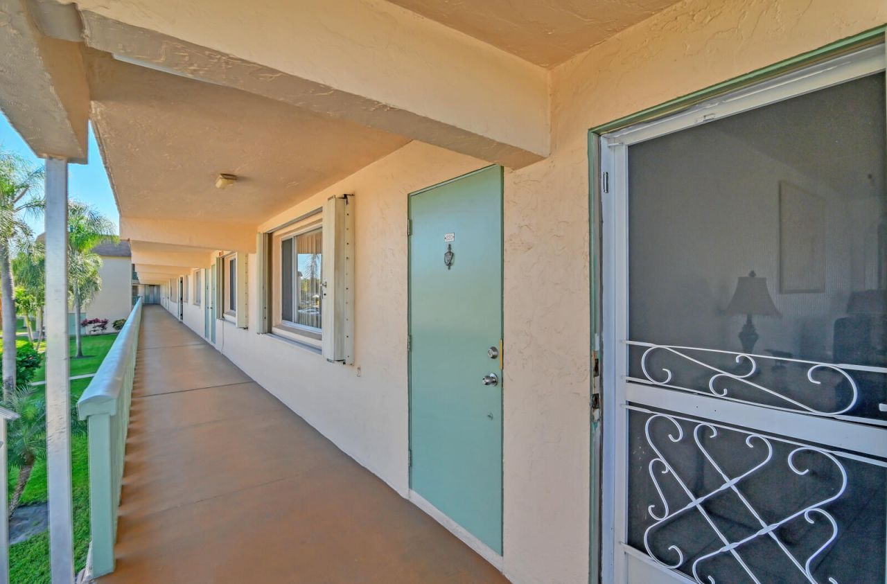 700 Village Green Court, Unit 221, Palm Springs, FL 33461 Photo