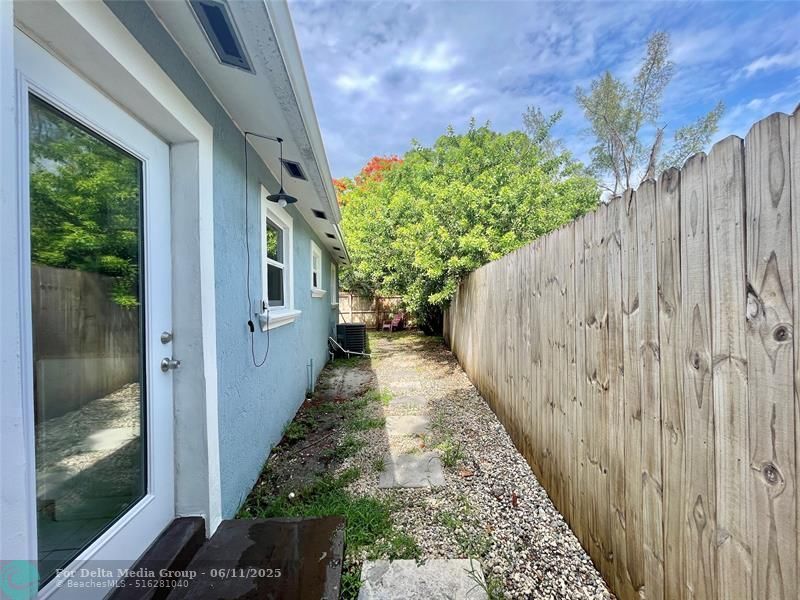 100 NE 12th Street, Fort Lauderdale, FL 33304 Photo