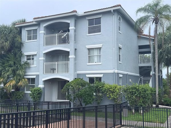 9640 NW 2nd Street, Unit 5-302, Pembroke Pines, FL 33024