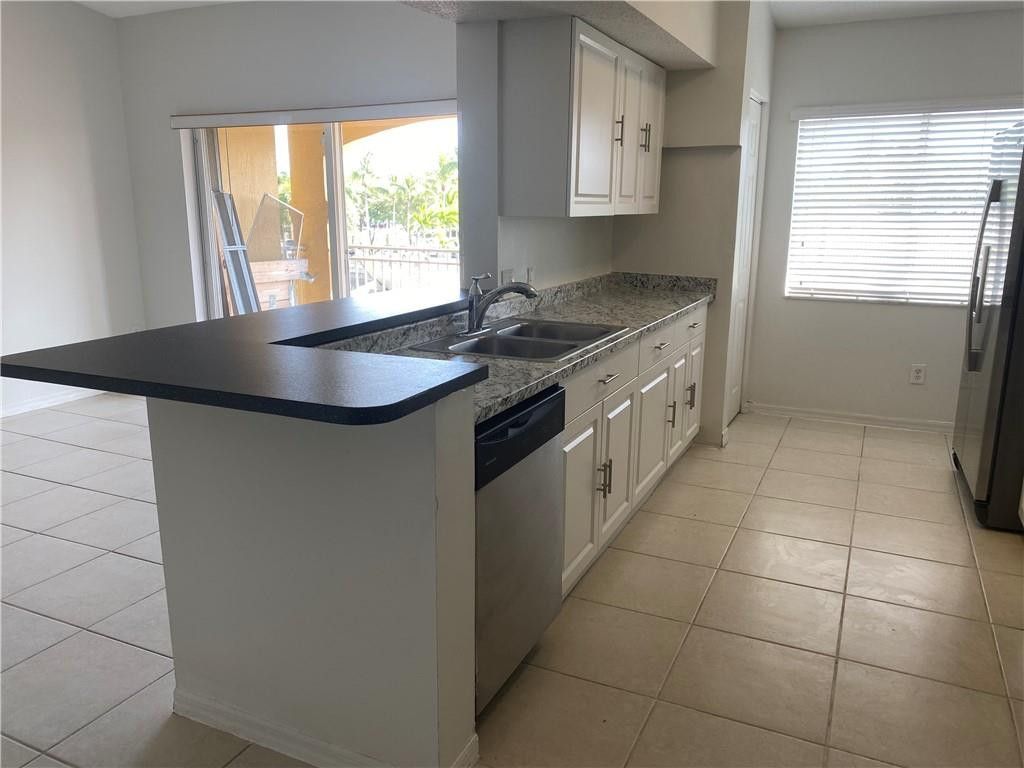 9640 NW 2nd Street, Unit 5-302, Pembroke Pines, FL 33024 Photo