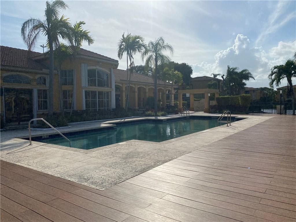 9640 NW 2nd Street, Unit 5-302, Pembroke Pines, FL 33024 Photo