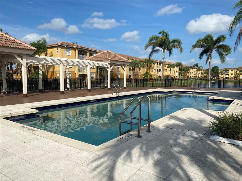 9640 NW 2nd Street, Unit 5-302, Pembroke Pines, FL 33024 Photo