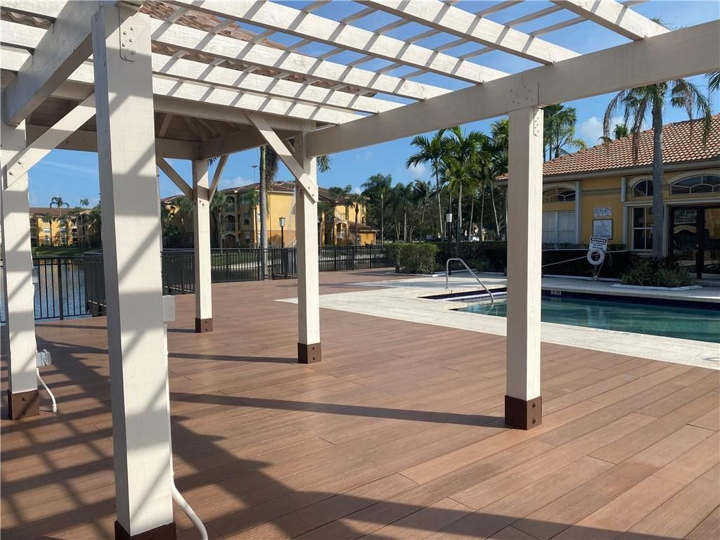 9640 NW 2nd Street, Unit 5-302, Pembroke Pines, FL 33024 Photo