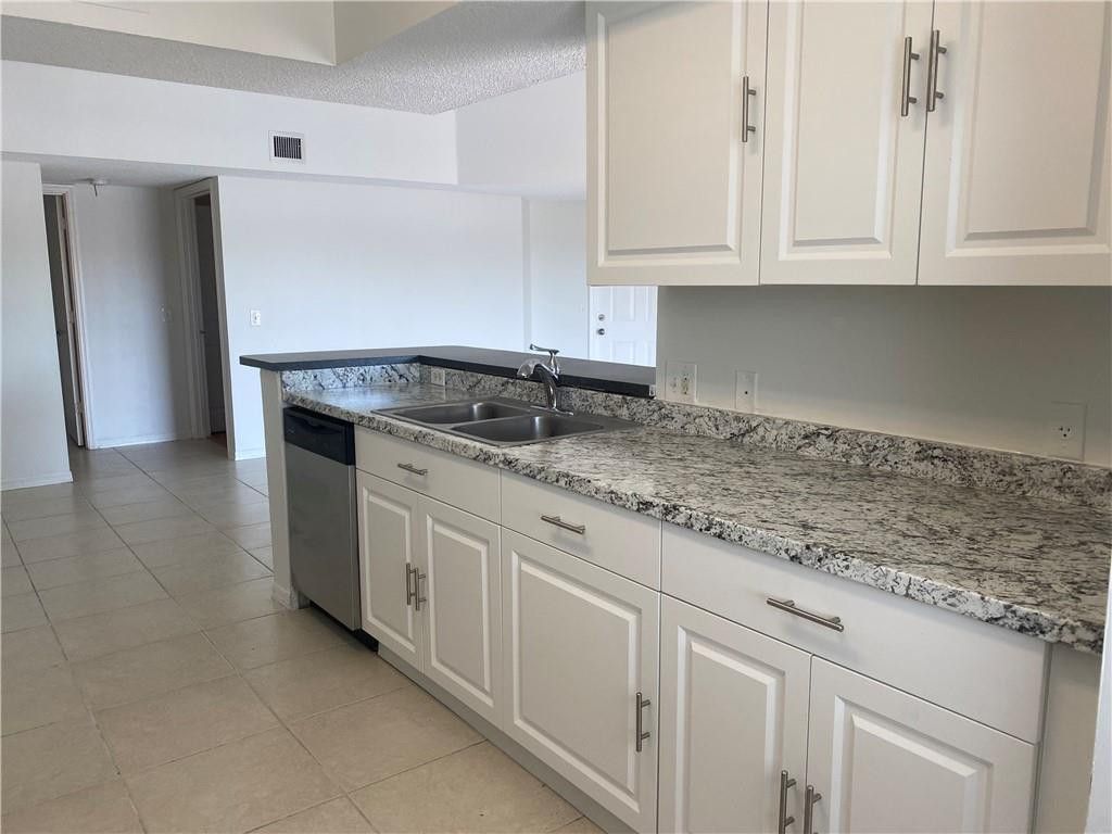 9640 NW 2nd Street, Unit 5-302, Pembroke Pines, FL 33024 Photo