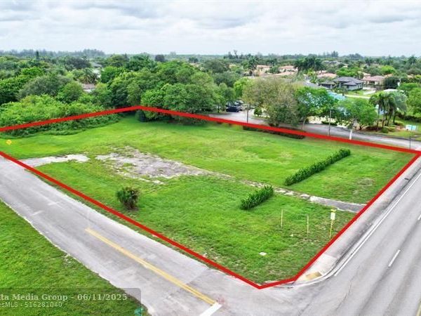 5655 Davie Road, Davie, FL 33314