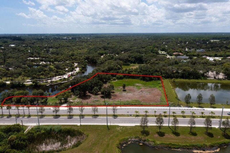 2083 W Midway Road, Fort Pierce, FL 34981 Photo