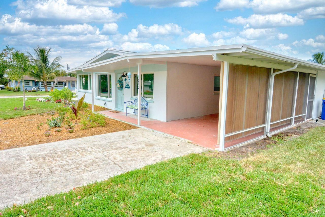 1315 NE Flora Place, Jensen Beach, FL 34957 Photo