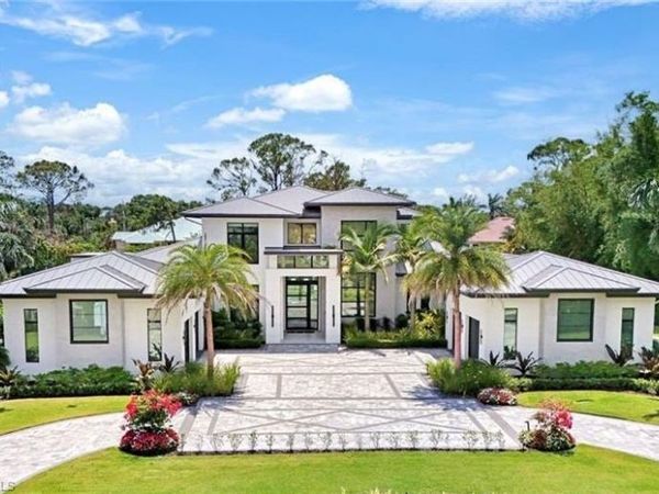 493 Carica RD, NAPLES, FL 34108