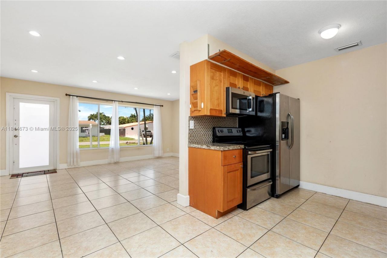 918 NE 6th St, Hallandale Beach, FL 33009 Photo