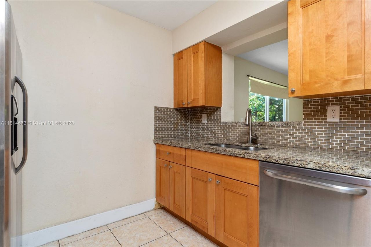 918 NE 6th St, Hallandale Beach, FL 33009 Photo