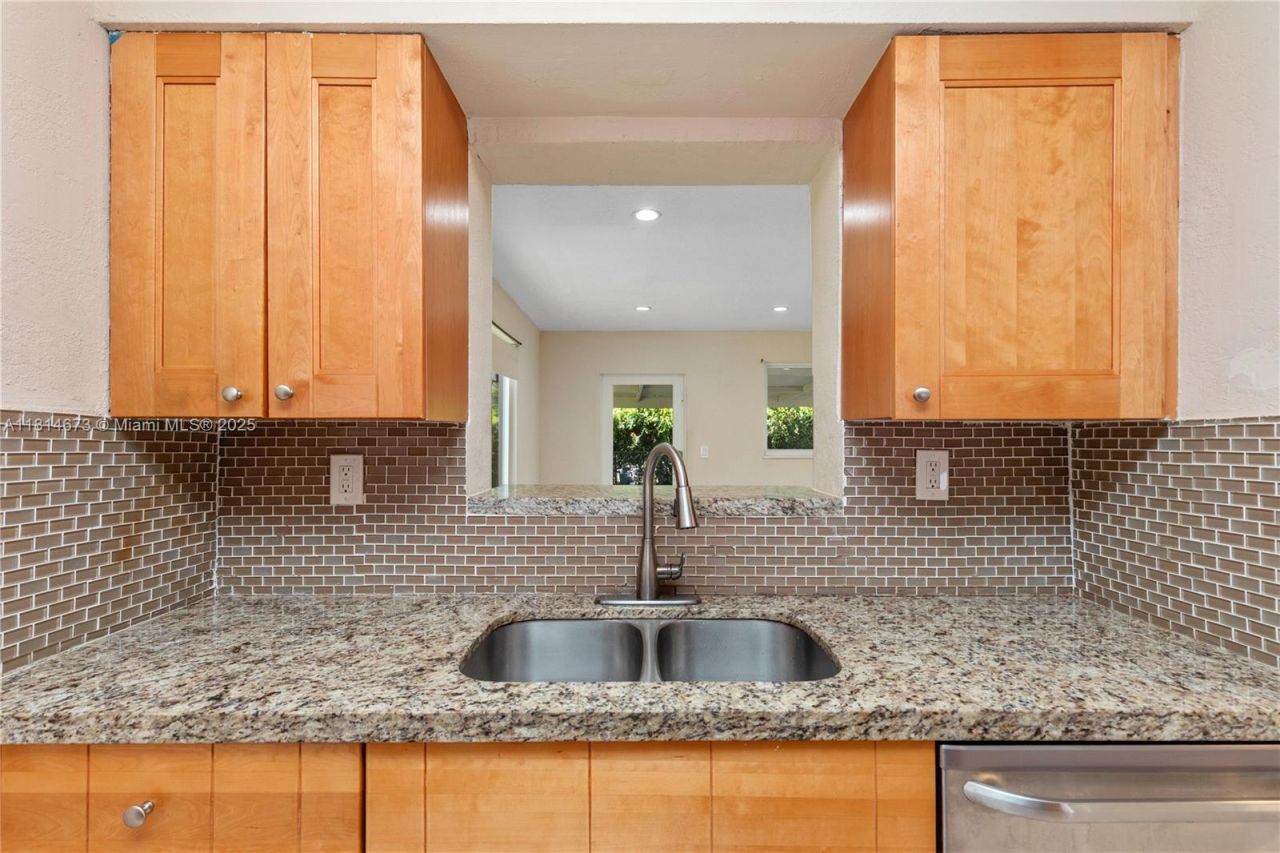 918 NE 6th St, Hallandale Beach, FL 33009 Photo