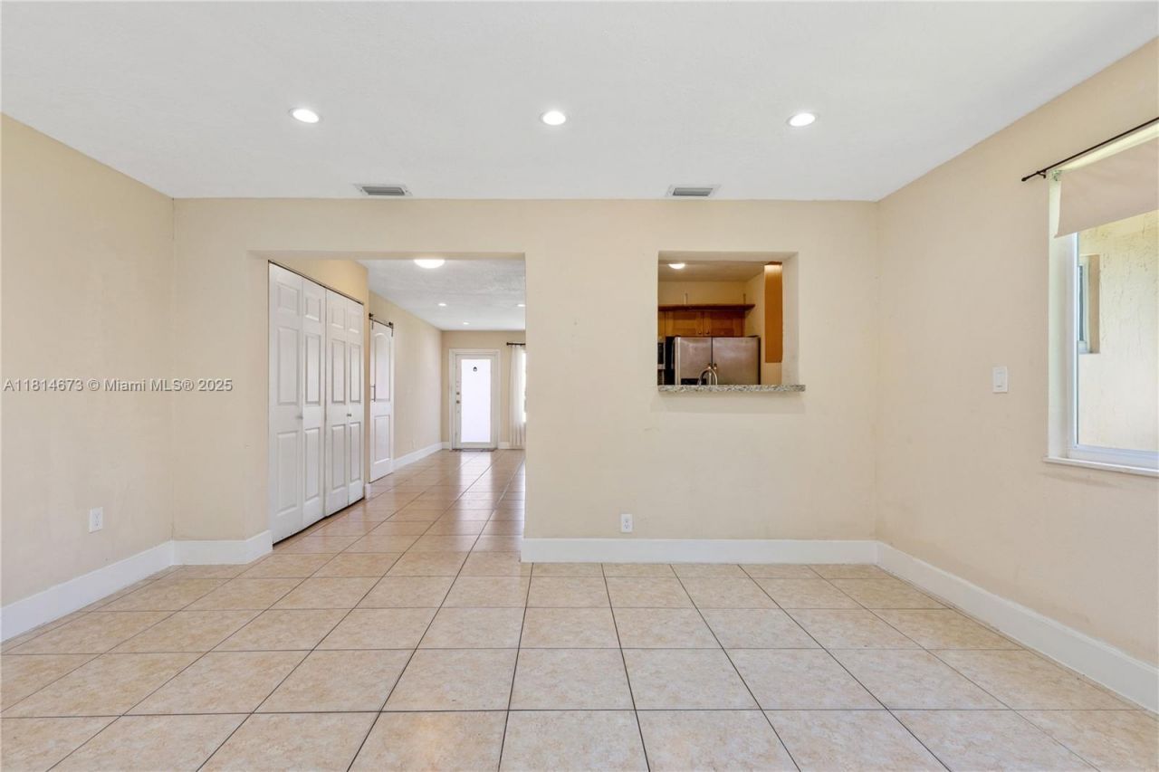 918 NE 6th St, Hallandale Beach, FL 33009 Photo