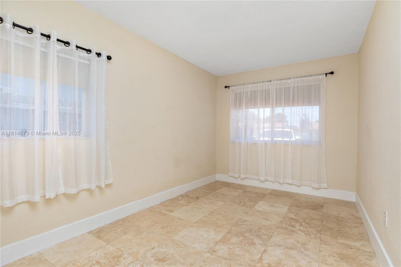 918 NE 6th St, Hallandale Beach, FL 33009 Photo