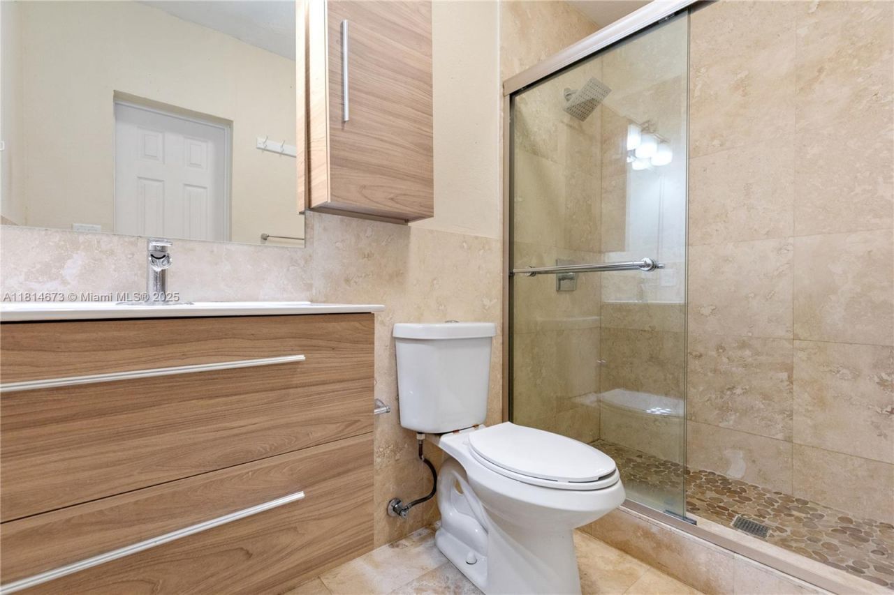 918 NE 6th St, Hallandale Beach, FL 33009 Photo