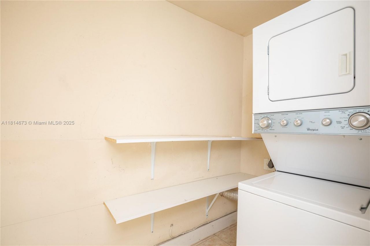 918 NE 6th St, Hallandale Beach, FL 33009 Photo